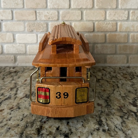Powell & Hyde Wooden Cable Car Music Box - Picture 4 of 10